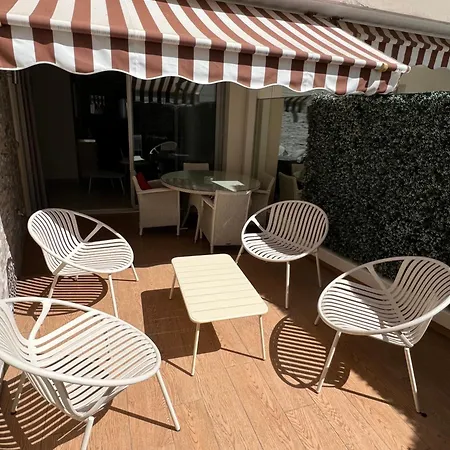 Le Fouquet's Отель 4*
