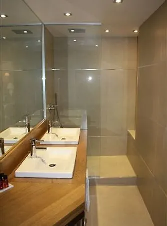 Le Fouquet's Отель 4*